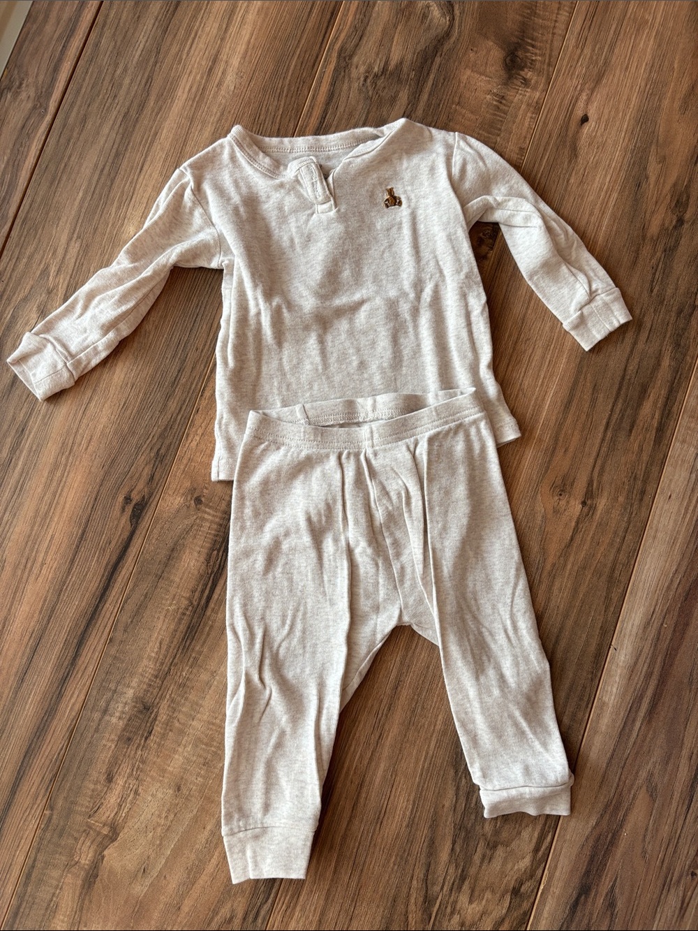 GAP Cream Long-Sleeve Two-Piece Pajama Set